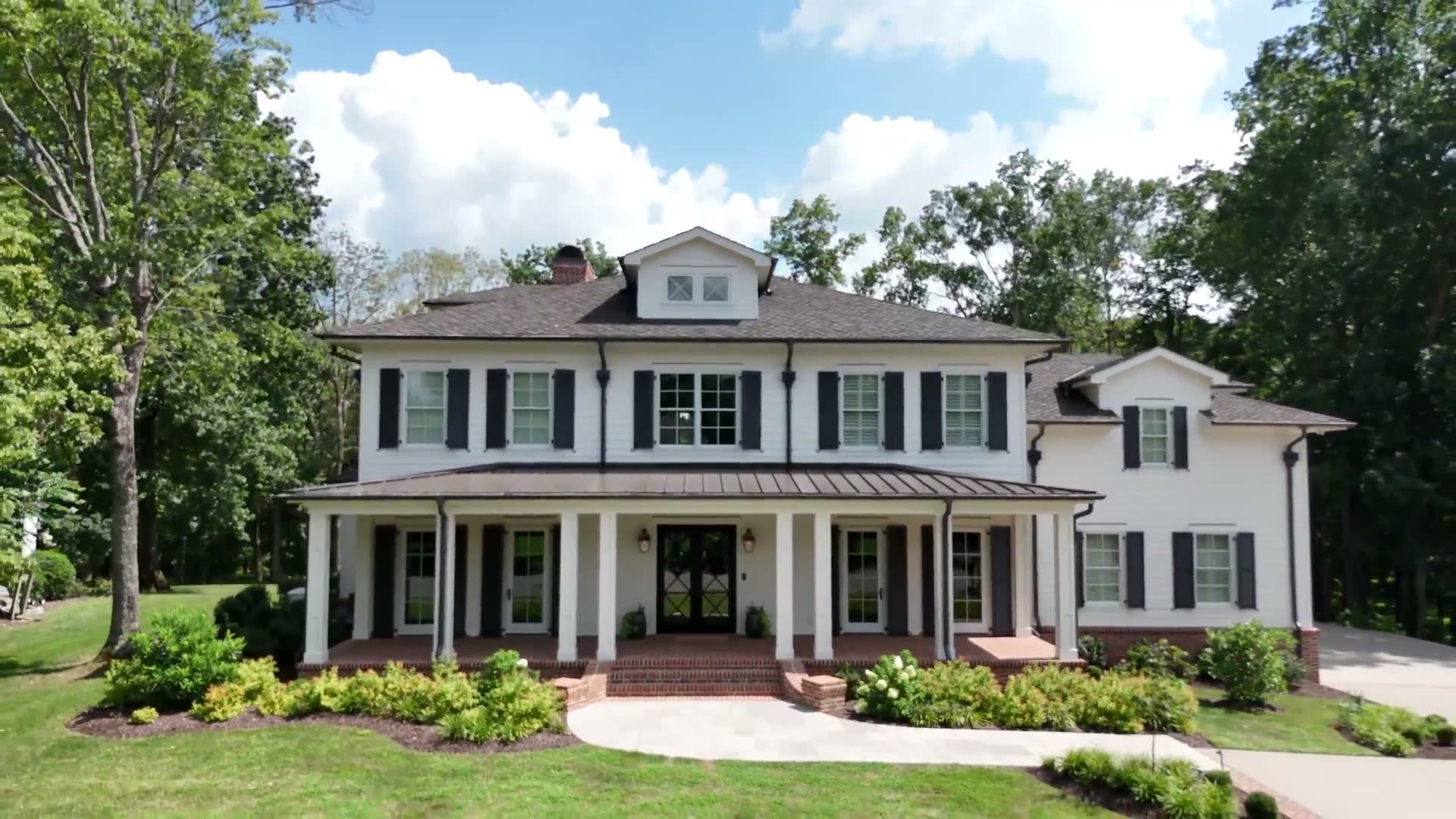 The front elevation of a custom home built by Bock and Sons Company in Murfreesboro, Tennessee.